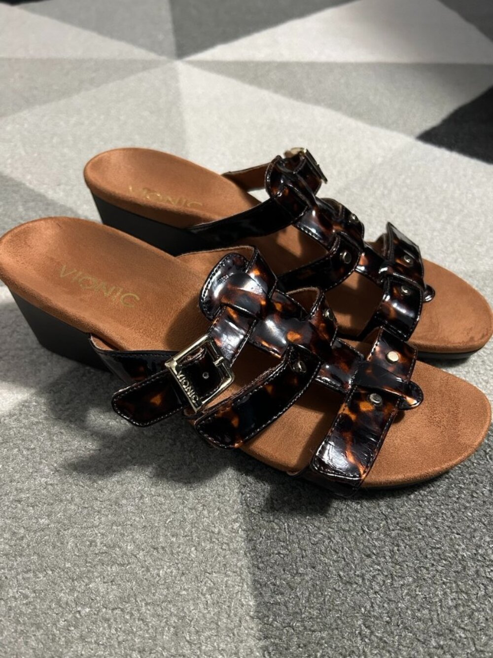 VIONIC‎ RADIA Brown Tortoise Shell Triple Strap Wedge Sandals Women's Size 7
